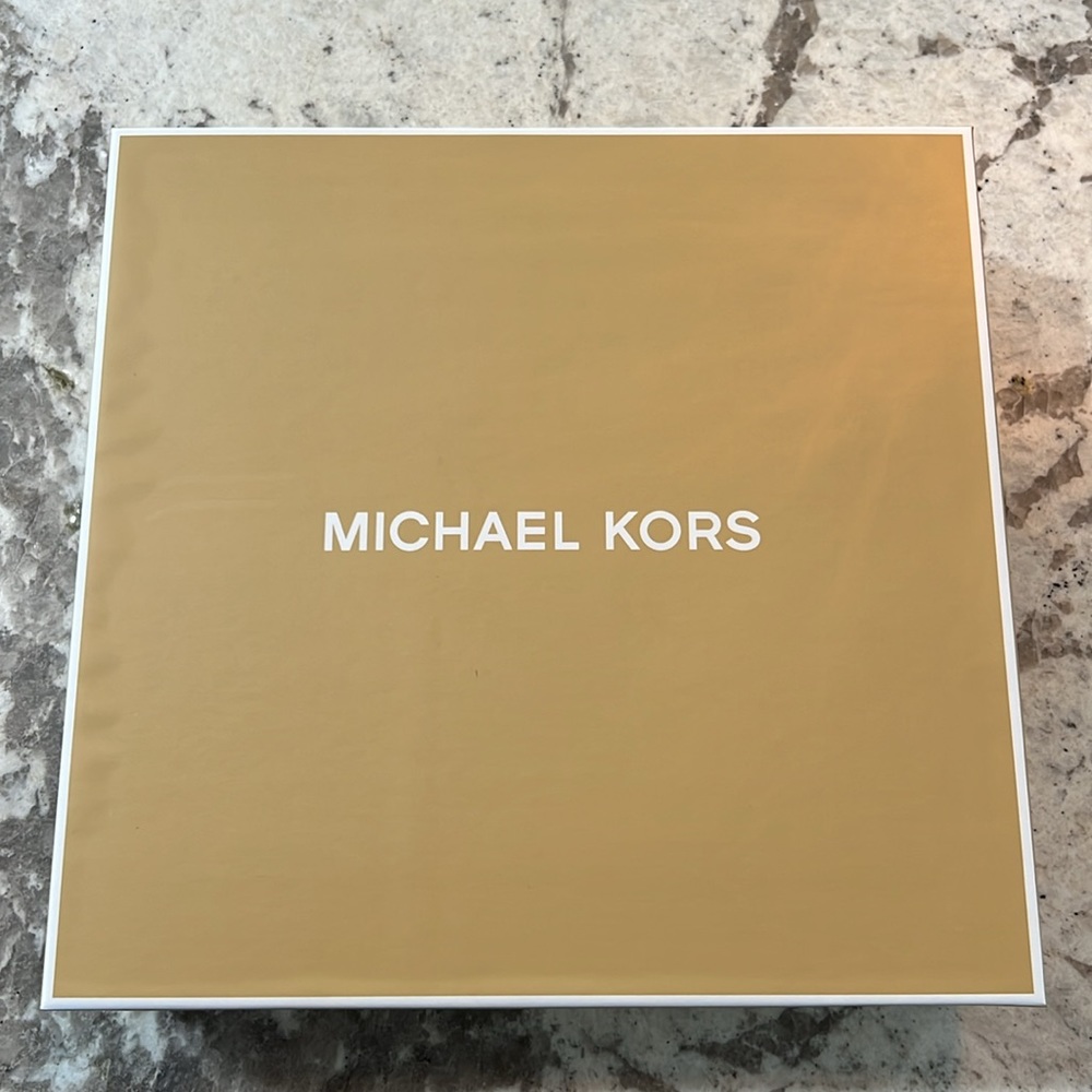 Michael Kors Logo Notebook and Pencil Case Gift Set Vanilla - Picture 9 of 16
